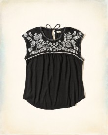 Hollister: Up To 50% Off Summer Styles Hollister: Up To 50% Off Summer Styles